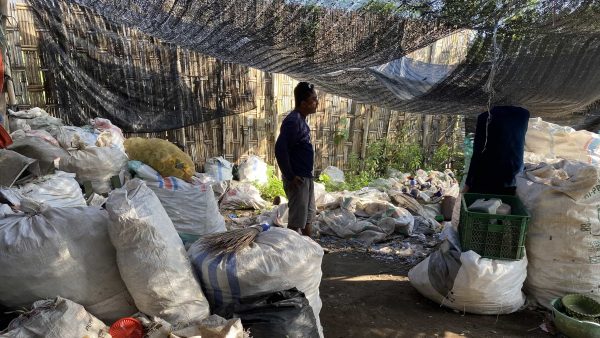 Karang Taruna Desa Ngunut: Mengangkat Potensi Pengolahan Limbah Kering Menuju Lingkungan Bersih dan Potensi Ekonomi Baru
